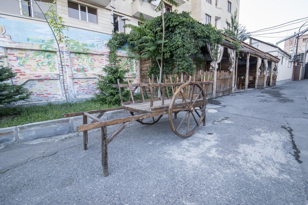 Granada Hotel Yerevan Bagian luar foto